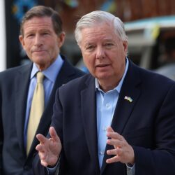 Новини світу - Трамп підтримав нові санкції проти РФ - сенатор