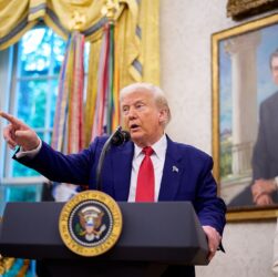 Новини світу - Трамп запровадив заборону на в’їзд для громадян 12 країн