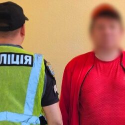 Новини Києва - У Києві 49-річний чоловік катався між вагонами метро