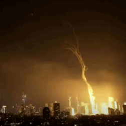 Новини світу - В Ірані заявили, що випустили по Ізраїлю сотні балістичних ракет