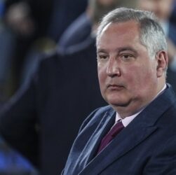 Новини світу - В РФ чиновник погрожує відправити КВК-шників на війну за жарт про нього