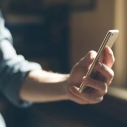Новини світу - В РФ ухвалили закон про створення "вбивці" WhatsApp та Telegram