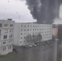 Новини світу - Вибухи лунають біля бази підводних човнів РФ - ЗМІ