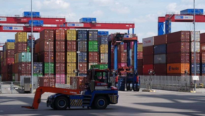Новини бізнесу - Європейські порти переповнені через мита Трампа