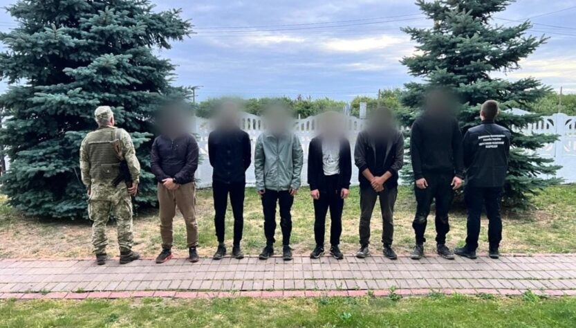 Новини України - Йшли в Угорщину: прикордонники викрили групу порушників