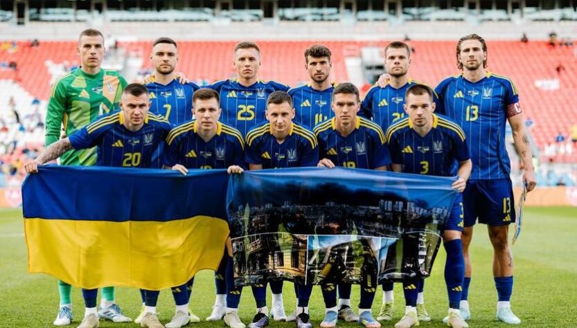 Новини спорту - Заклик до світу: збірна України вийшла на поле з фото зруйнованого Києва