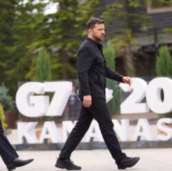 Новини світу - Зеленський достроково повертається з саміту G7 - ЗМІ