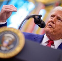 Новини світу - ЗМІ: Трамп заборонив жителям 12 країн в’їзд у США