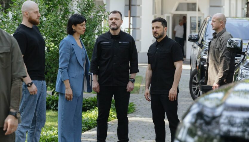 Президент України Володимир Зеленський відзначив медиків та військовослужбовців системи МВС