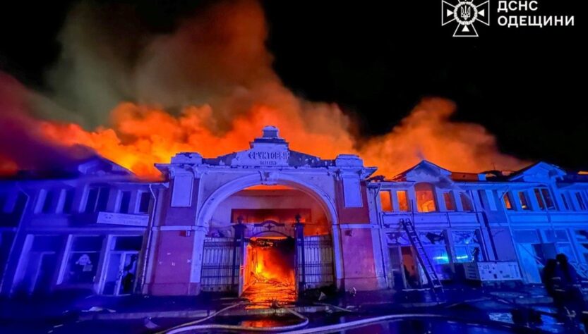 Новини України - Атака дронів: в Одесі палає ринок Привоз