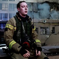 Новини Києва - Атака на Київ: зруйновано під'їзд, багато поранених