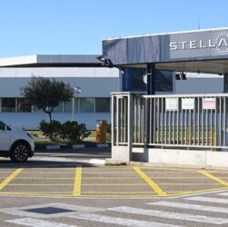 Авто новини - Автовиробник Stellantis зазнає €2,3 млрд збитків за перше півріччя