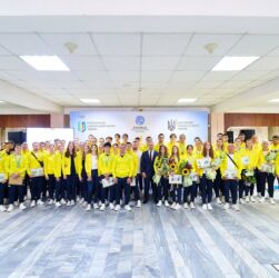 Юні олімпійські переможці вдома!