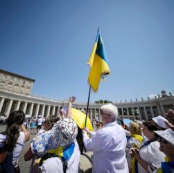 Новини світу - Діалог замість зброї: Папа Лев XIV закликав до молитви за мир