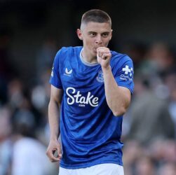 Новини спорту - Евертон представляє нову форму: Миколенко залучений