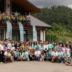 Перша леді України разом із командою Фундації Олени Зеленської відвідала «Голосний кемп» на Буковині