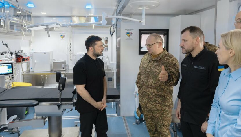 Володимир Зеленський подякував медикам за службу в умовах війни та відзначив лікарів системи МВС