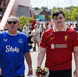 Новини спорту - Фанат Евертона вшанував пам’ять гравця Ліверпуля