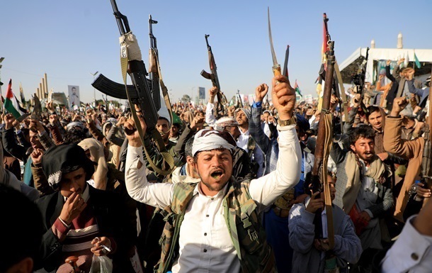 Новини світу - Хусити атакували грецьке судно поблизу Ємену, є поранені