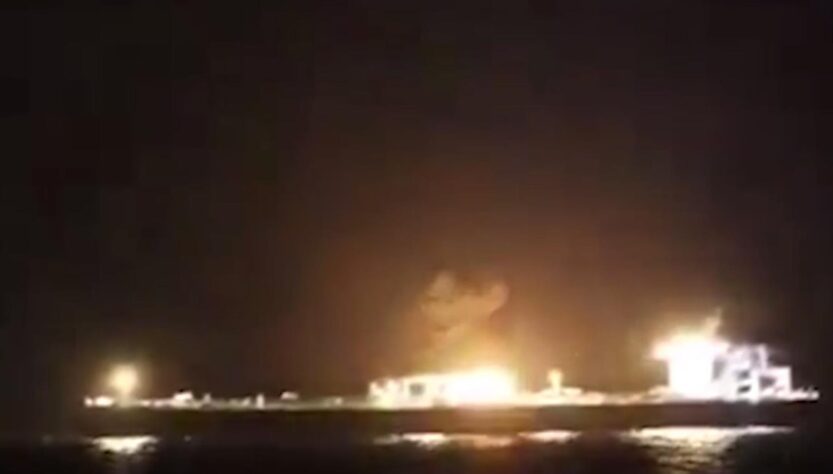 Новини світу - Хусити потопили балкер у Червоному морі