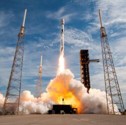 Технології - Компанія SpaceX запустила у космос два супутники зв’язку