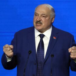 Новини світу - Лукашенко використовує мігрантів для тиску на ЄС - СЗР