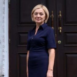 Новини України - Мовний омбудсман закликала скасувати для російської мови особливий статус