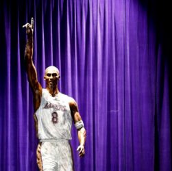 Новини спорту - На аукціоні продали кросівки Браянта з дебюту в НБА