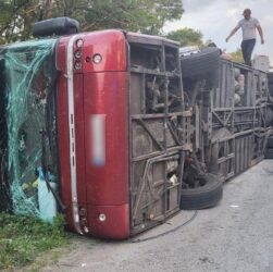 Новини України - На Дніпропетровщині перекинувся автобус: є жертва