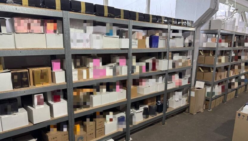 Новини України - На Полтавщині вилучили тисячі флаконів фейкової парфумерії