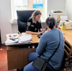 Новини України - На Прикарпатті жінка виманила у військових 450 тисяч гривень