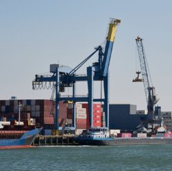 Новини світу - Найбільший порт Європи готують до війни з РФ - ЗМІ