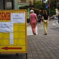 Новини бізнесу - НБУ підняв курси долара і євро