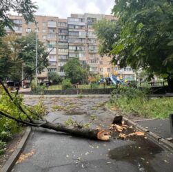 Новини Києва - Негода в Києві: підтоплені багато вулиць і станція метро