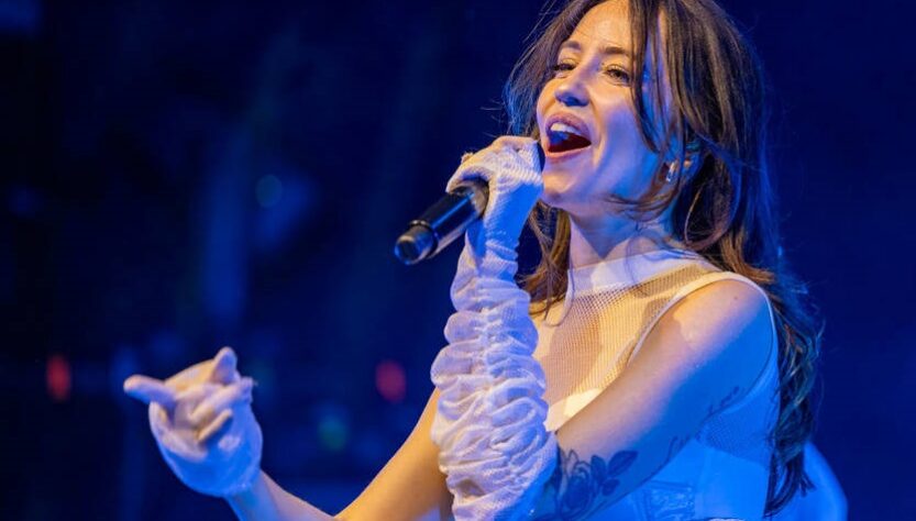 Новини спорту - Перед реваншем Усик-Дюбуа прозвучав гімн України у виконанні Дорофєєвої