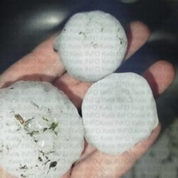 Новини Києва - Під Києвом випав град розміром з куряче яйце