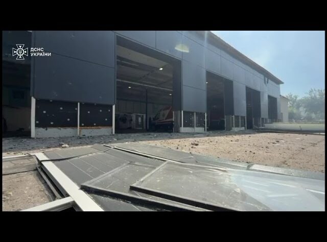 Пожежна частина в Києві під ударом: обійшлося без жертв