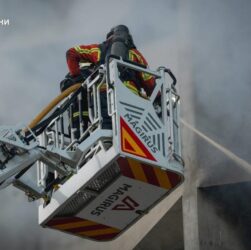 Новини України - Росіяни атакували адміністративну будівлю в Сумах