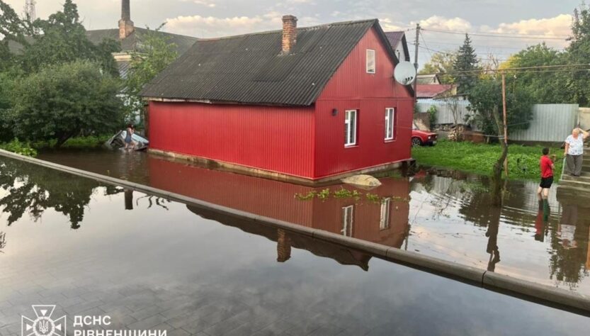 Новини України - Рятувальники ліквідують наслідки негоди в п'яти областях