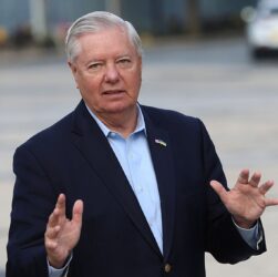 Новини світу - Сенатор Грем оцінив "санкційний імунітет" Кремля