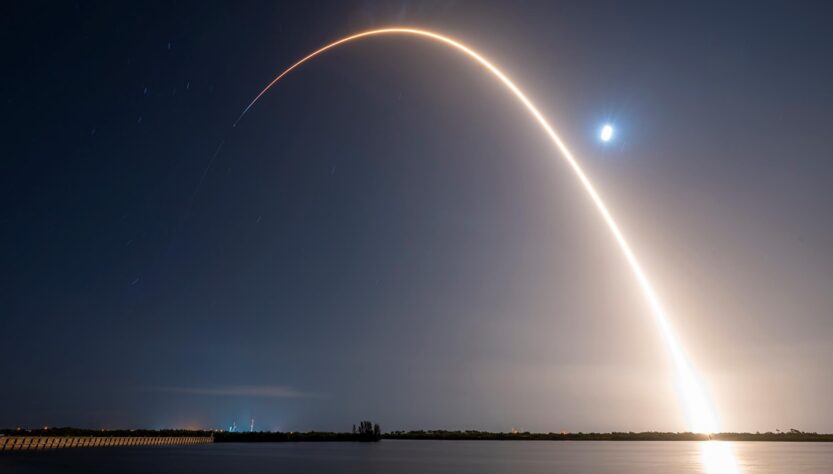 Технології - SpaceX вивела на орбіту супутники конкурента Starlink