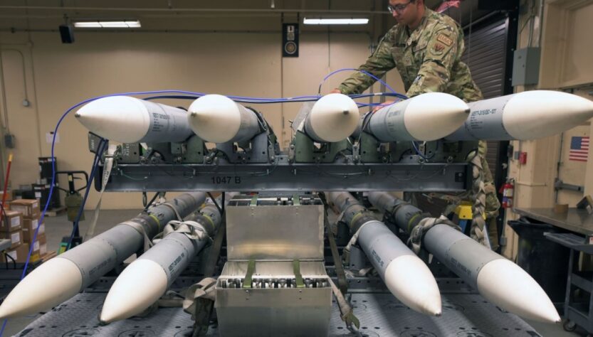 Новини світу - США знову зупинили допомогу Україні: що далі