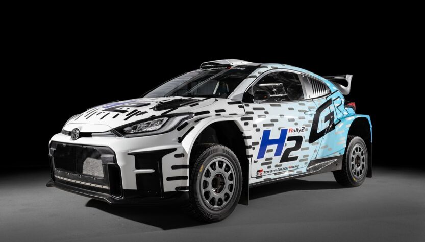 Авто новини - Toyota показала новий ралійний Yaris на водні