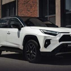 Авто новини - Toyota RAV4 став найпопулярнішим автомобілем у світі