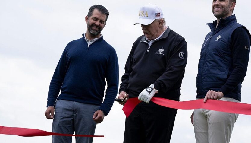 Новини світу - Трамп провів церемонію відкриття поля для гольфу в Шотландію