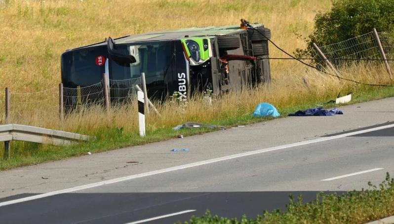 Новини світу - У ФРН перекинувся автобус, серед постраждалих українці - ЗМІ