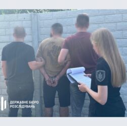 Без категорії - У Харкові прикордонник продавав гуманітарні авто для ЗСУ