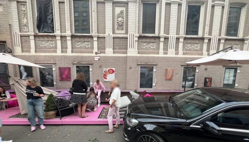 Новини Києва - У Києві автомобіль зніс літню терасу з людьми