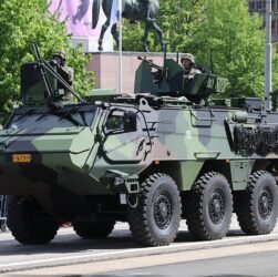 Новини України - Україна одержала від Латвії першу партію БТР Patria