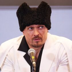 Новини спорту - Усик обрав невибагливий образ для виходу на ринг